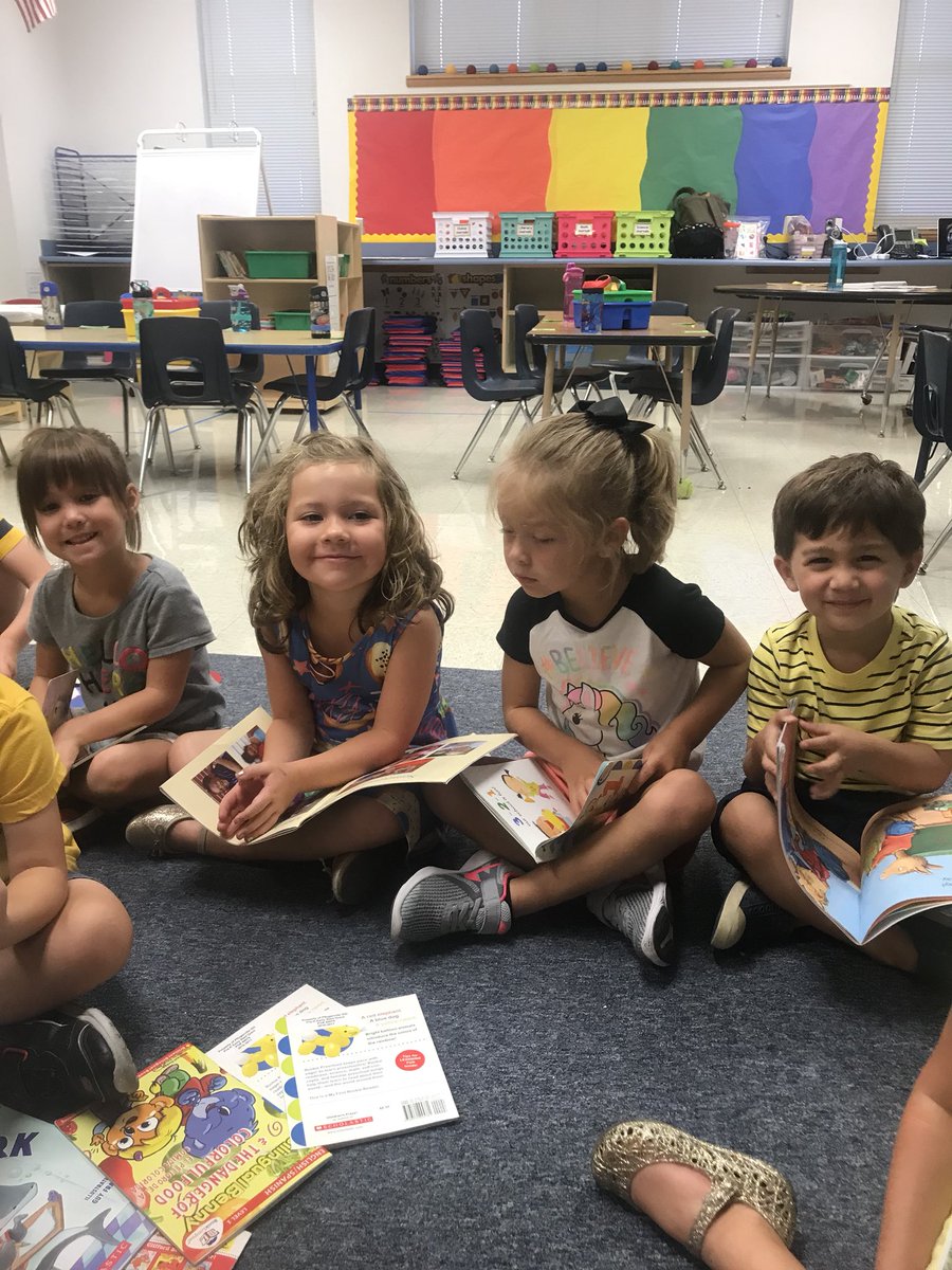 We start our mornings by reading a book together on the carpet #BeDSE