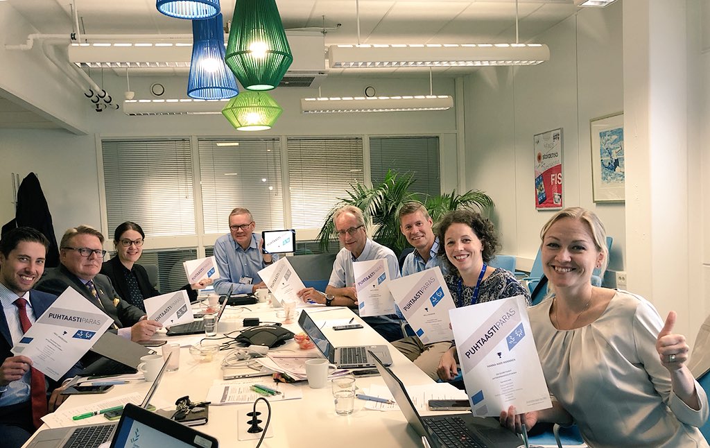 SUEK_FINCIS's tweet photo. SUEKin hallitus vastasi @Sulkisliitto hallitushaasteeseen. Koko hallitus suoritti Puhtaasti paras - verkkokoulutuksen. SUEK haastaa seuraavaksi mukaan @Olympiakomitea ja @FinnParalympic hallitukset #puhtaastiparas https://t.co/9He7AYHyg1