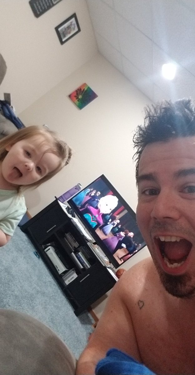 WebsterLFord's tweet photo. #Imaxedout at 18:30 during sweat intervals! Even had Maggie doing power pushups with me! #frozen for a reward after @ShaunT https://t.co/mRbzdwLbON