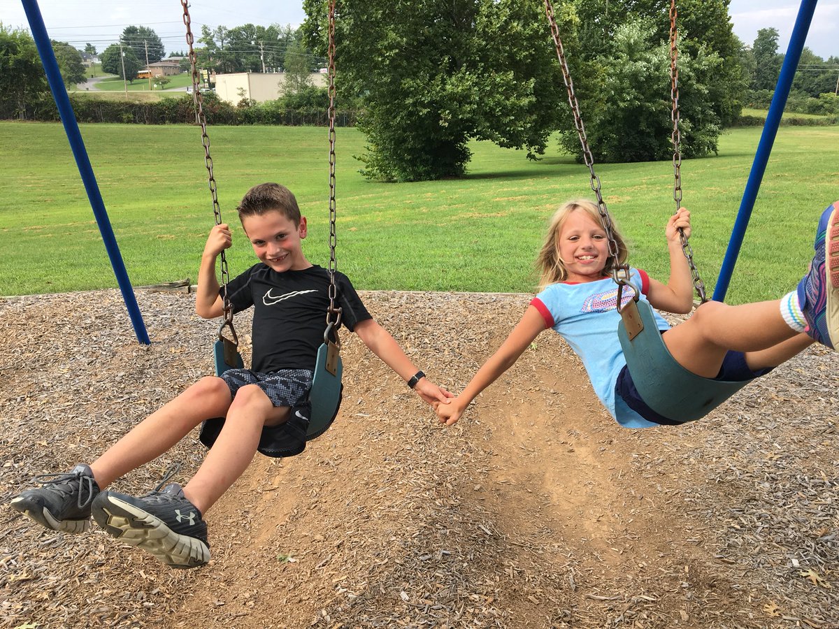 HC_ESP's tweet photo. Afternoons on the playground always bring smiles. #afterschoolmatters #eSpRoCkS https://t.co/TiyjSEmBXZ