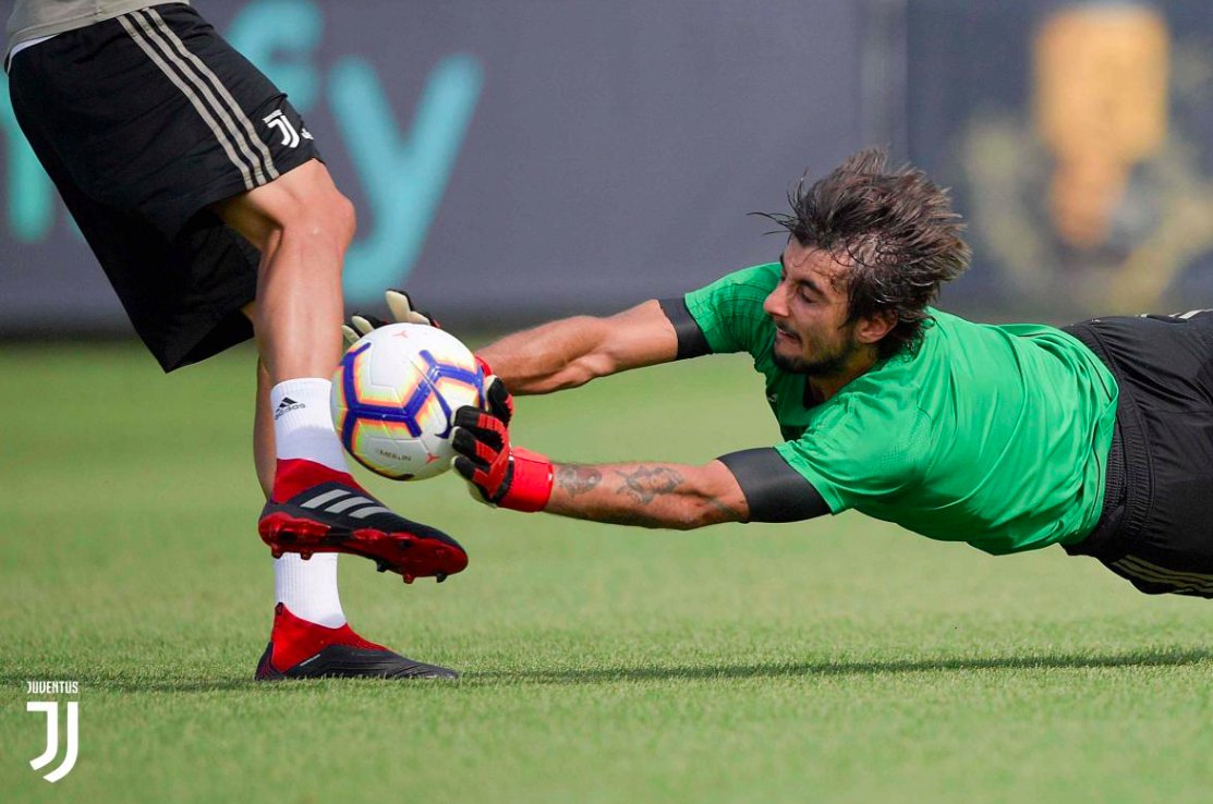 MattiaPerin's tweet photo. ⛔⚽👐 #Training https://t.co/Udrtz3qBqH