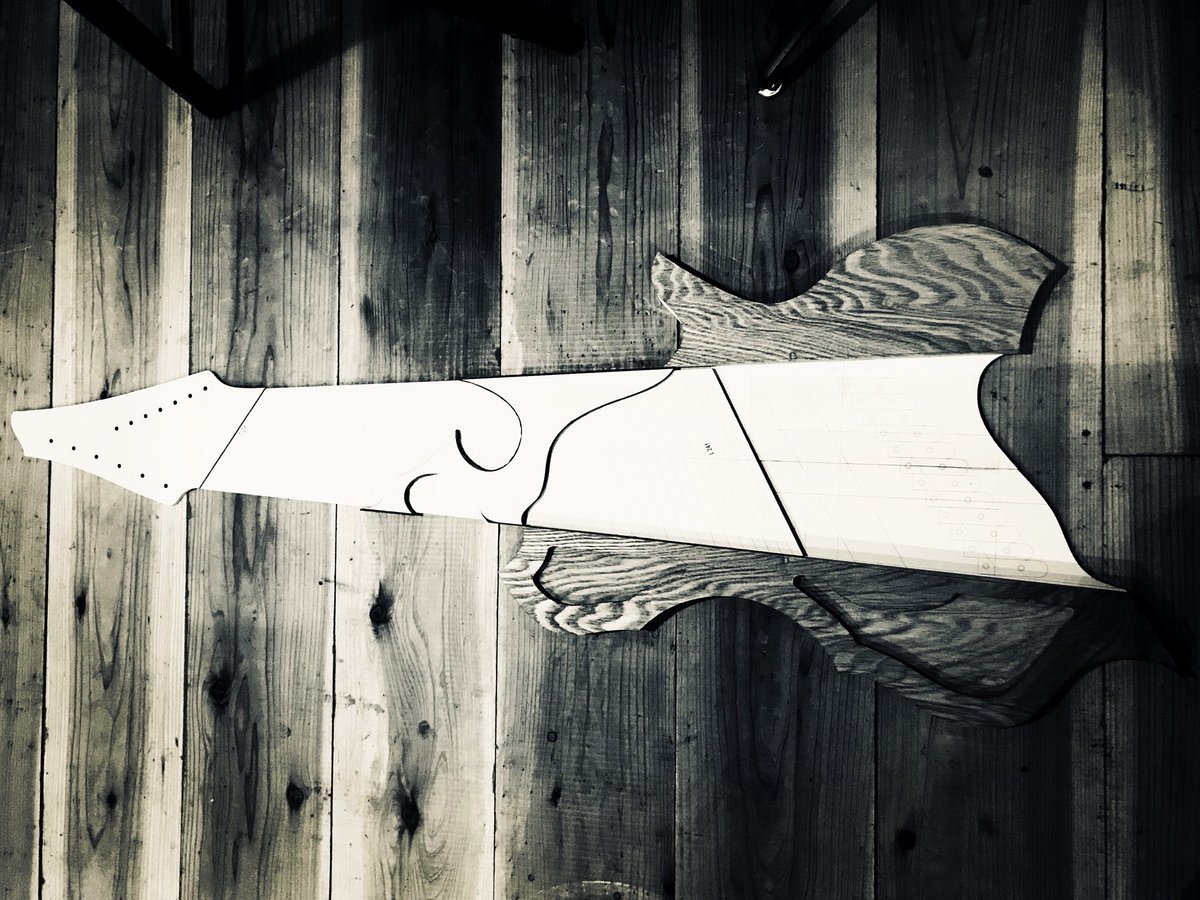 LsTRUST's tweet image. from hell... 
鋭意製作中です。

#13strings #multiscale #fannedfret #handcrafted #handmade #guitar #bassguitar #luthier #woodcraft #woods #guitarmaking #instruments #madeinjapan #lstrust #luthiershill #tokyo