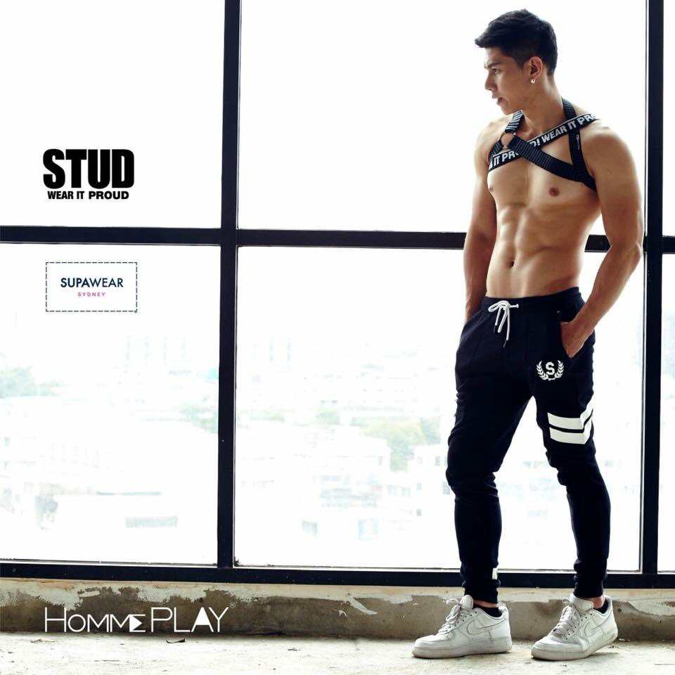 Try this matching active wear of STUD Haider (Black) 1,590 Baht and SUPAWEAR Storm Sweatpants (Black) 1,555 Baht available now at HommePlay.com