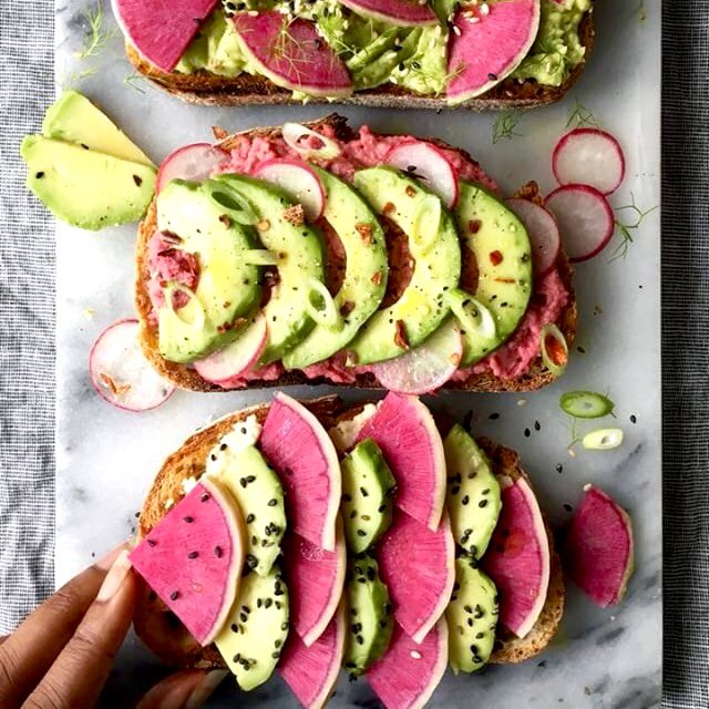 Give your avo toast a crunchy pink twist, with our colourful watermelon radish! Top sourdough bread with sliced watermelon radish, add a squeeze of lime, beetroot houmous, avocado, radish, spring onions and chilli flakes.🥑