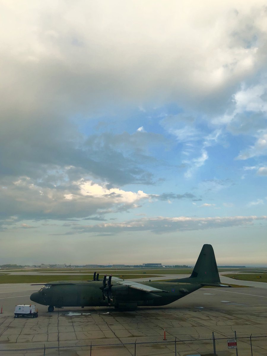 RoderLorne's tweet image. Look what’s outside my window today!  “The British are coming”.  😀It’s a Lockheed C-130J Hercules C-4 transport, owned by the RAF as ZH-869.  Q: What are they doing here?
@mbaerospace @HistoryoFlight @RAFMUSEUM @RCAF_ARC