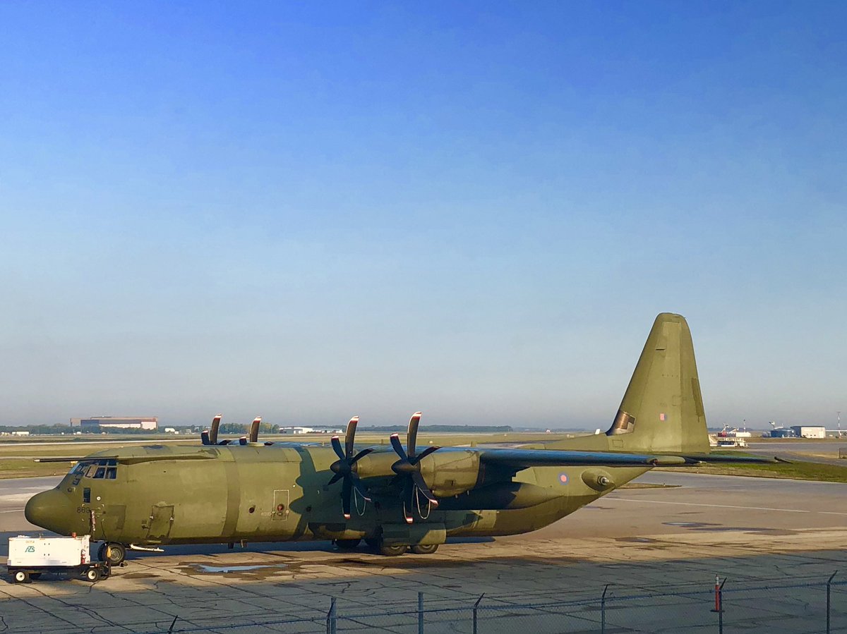 RoderLorne's tweet image. Look what’s outside my window today!  “The British are coming”.  😀It’s a Lockheed C-130J Hercules C-4 transport, owned by the RAF as ZH-869.  Q: What are they doing here?
@mbaerospace @HistoryoFlight @RAFMUSEUM @RCAF_ARC