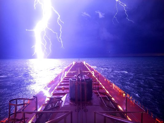 LSJNews's tweet image. Dramatic photo of Lake Michigan lightning bolt goes viral
on.lsj.com/2LyJDGs