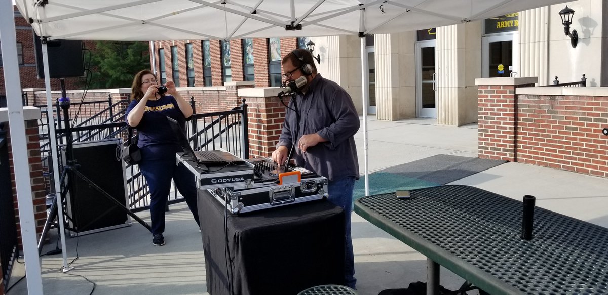 ETSUcareer's tweet photo. Had a wonderful time today @etsu Quad! Lots of food, give-aways, and music! I loved meeting many of you, giving stickers , and watching you spin the prize wheel! #ETSU22 #etsu Log in to Handshake https://t.co/spu5eCdsY4 https://t.co/REqUUNptn0