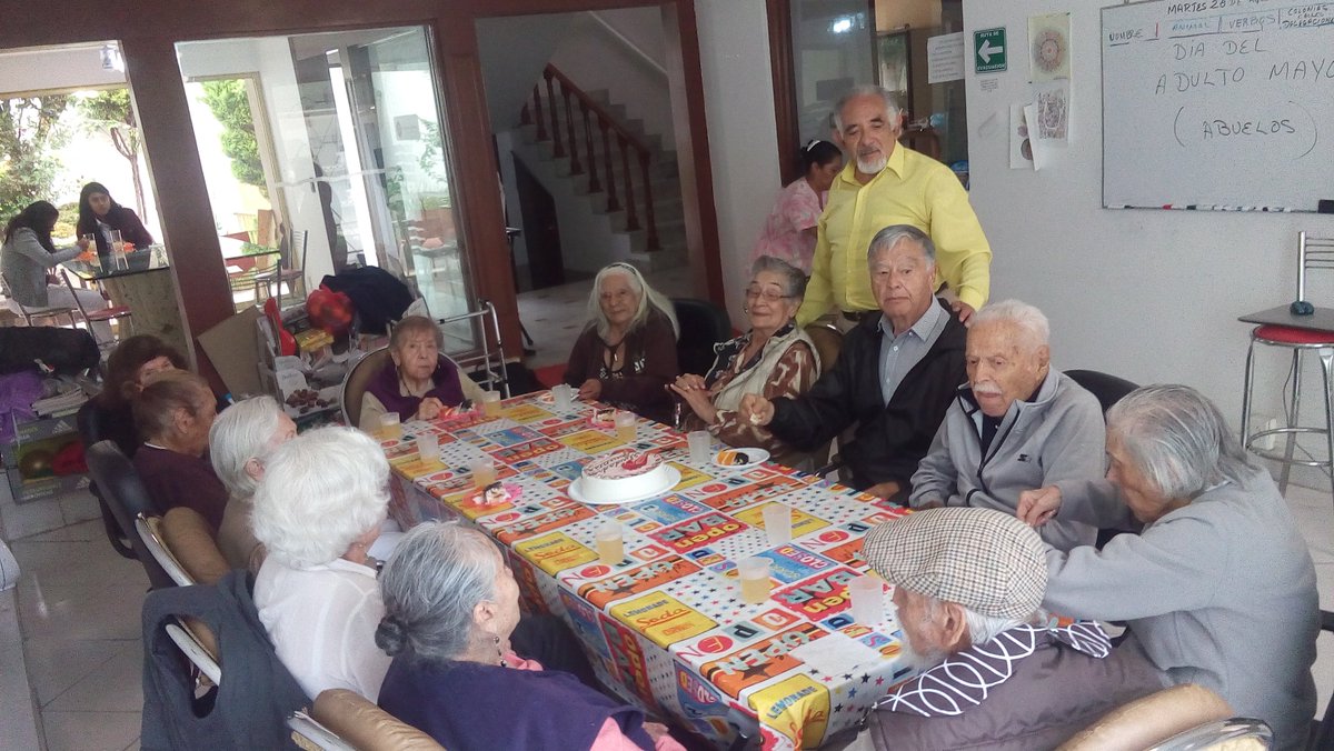 HogarDelExperto's tweet photo. En este #DiaDelAbuelo festejamos a nuestros #EXPERTOS

“Los abuelos son una deliciosa mezcla de risas, cuidados, historias maravillosas y amor” https://t.co/TyJhiSzYWV