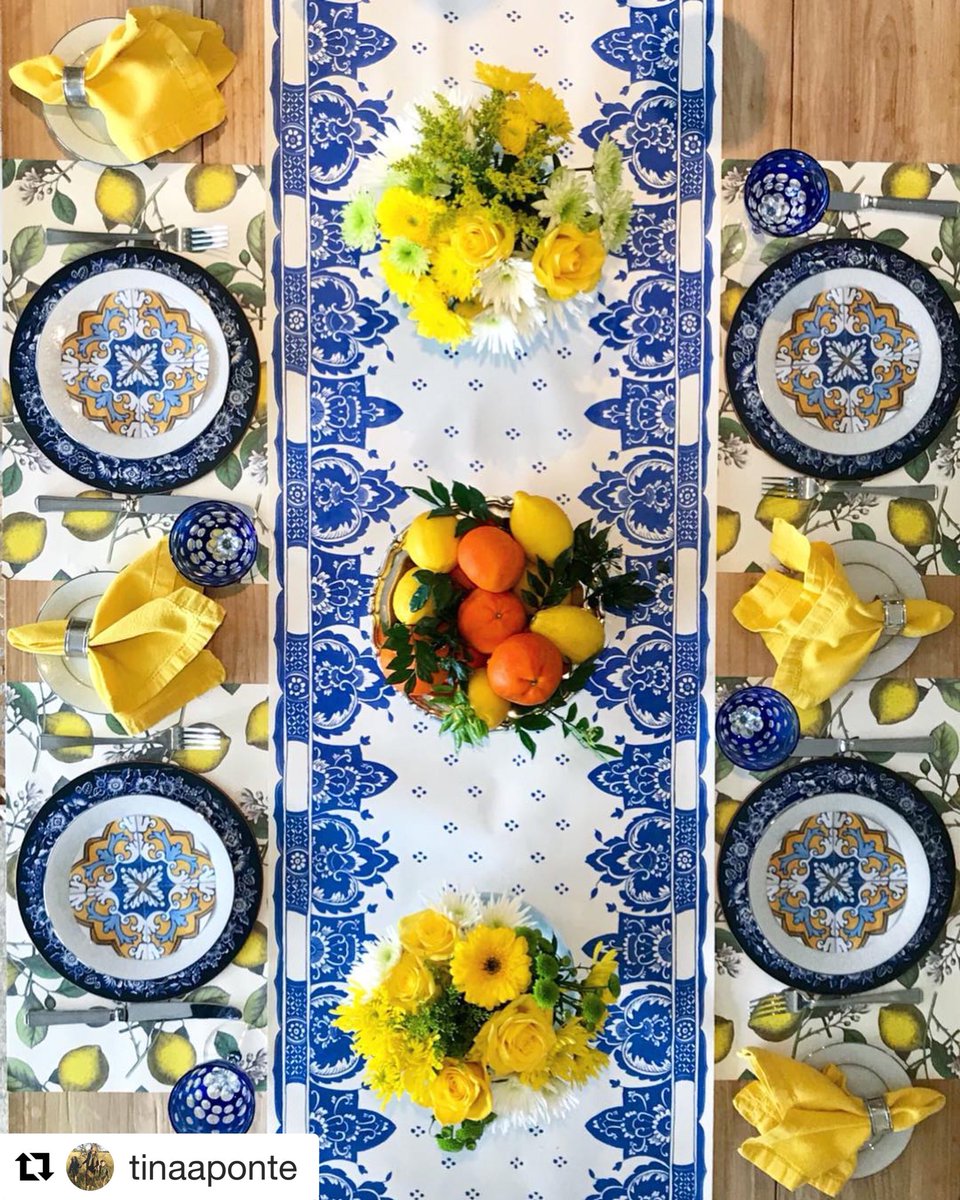 Our blue willow placemats looking awfully delicious today in this blue and yellow combo from our queen of the table setting 😉🤗👑