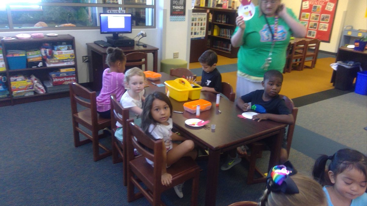 allenelem's tweet photo. Ms Smith’s class visited the library this morning to make farm animals to go with a story Mrs Hobbie read. #clickclackquacktoschool https://t.co/hXcWXV7tR3