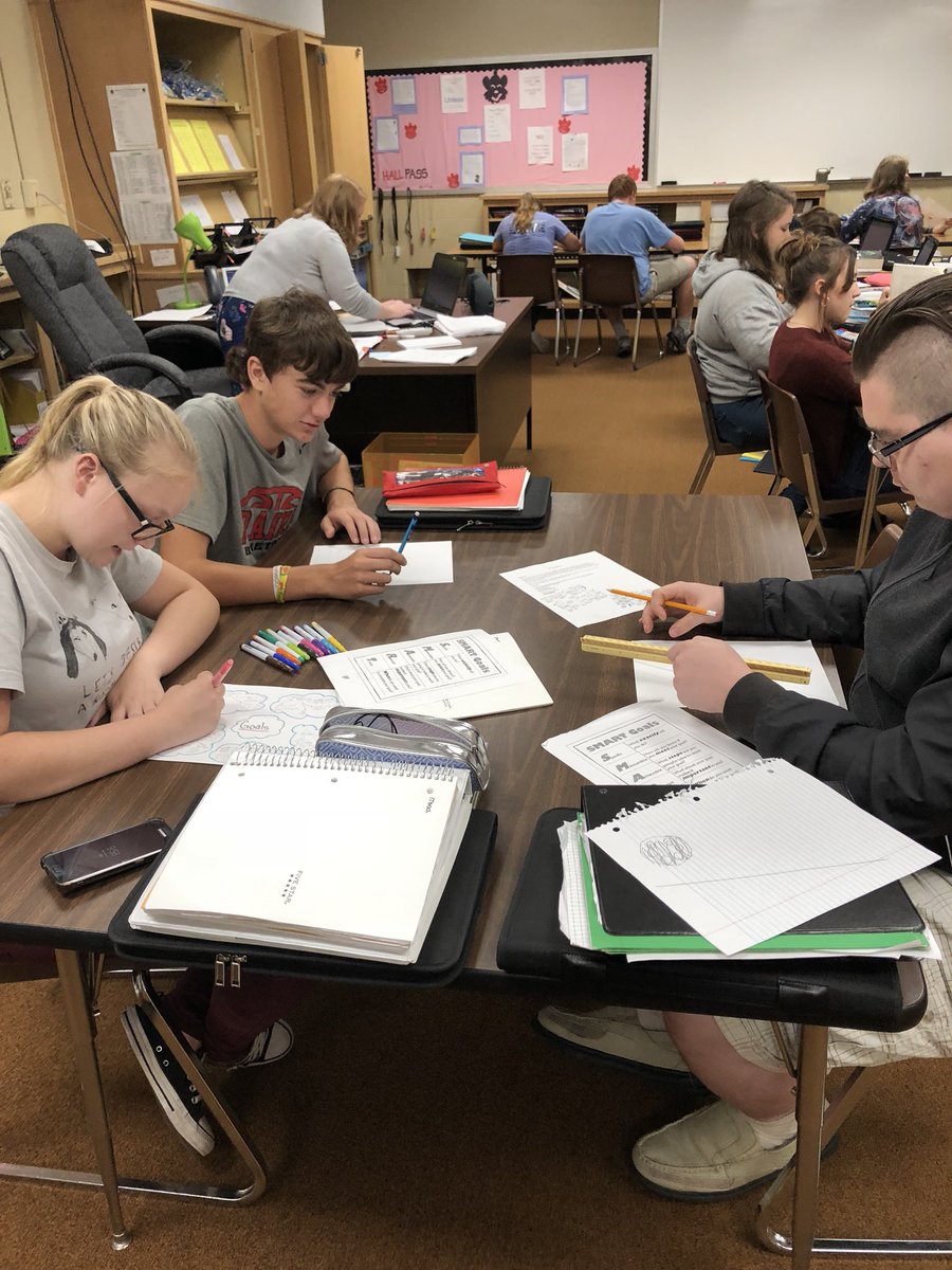 PrincipalCPHS's tweet photo. Mrs. Anderson’s students are creating #goalmaps #NoOfficeDay https://t.co/JhFgq2nisd