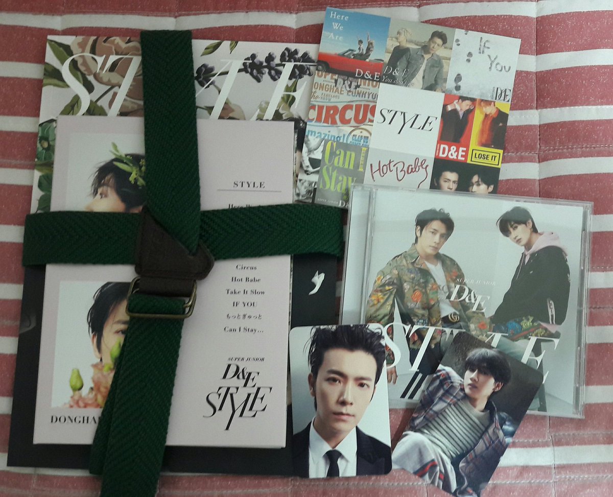 abril_2187's tweet photo. Styleeeeeeee...llegó Style!!!^^
Awwwwwww que hermosas cards 😍 #DONGHAE #EUNHYUK 
I got you boys D&amp;E 💕💕💕

#StyleTour #DnE #DnEStyle https://t.co/mK9TSDNOCd