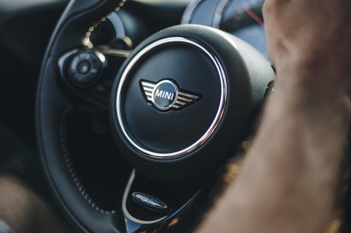 MINISrbija's tweet photo. “Stil je prezentovanje onoga što jeste bez da govorite”. #miniwashere #osvojitegrad #svakakrivinajezabava #minihatch #3doors https://t.co/wOU6Lnrh4z