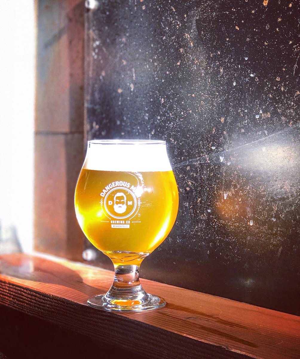 DangerousMan7's tweet photo. New beer Alert 🚨Thai Lime/Lemongrass Belgian Brut IPA taps today at 4pm. Extremely dry &amp; pleasantly fruity. Dry hopped with lots of Hallertau Blanc and fermented w/ Belgian yeast. Conditioned on fresh Thai Lime leaves &amp; fresh Lemongrass! #dryaf #brutipa #zeroibu #sotasty https://t.co/dxoeAORoIC