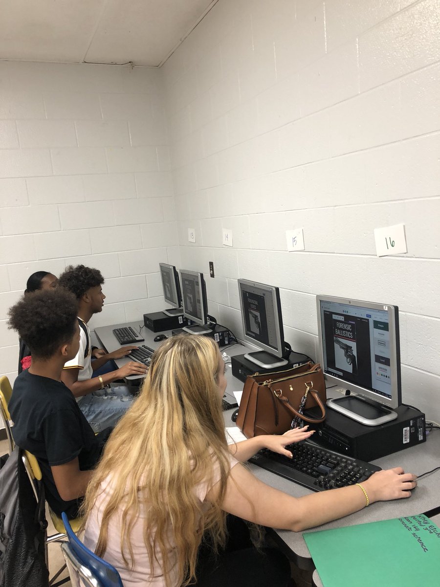 DHSchemteacher's tweet image. Students constructing their first #googlesite on different careers in #forensicscience. It’s enjoyable to watch them learn how real-time #collaboration looks like using #Google. @doss_principal @Doss_High @Doss_STEM #GoogleEDU #edtech