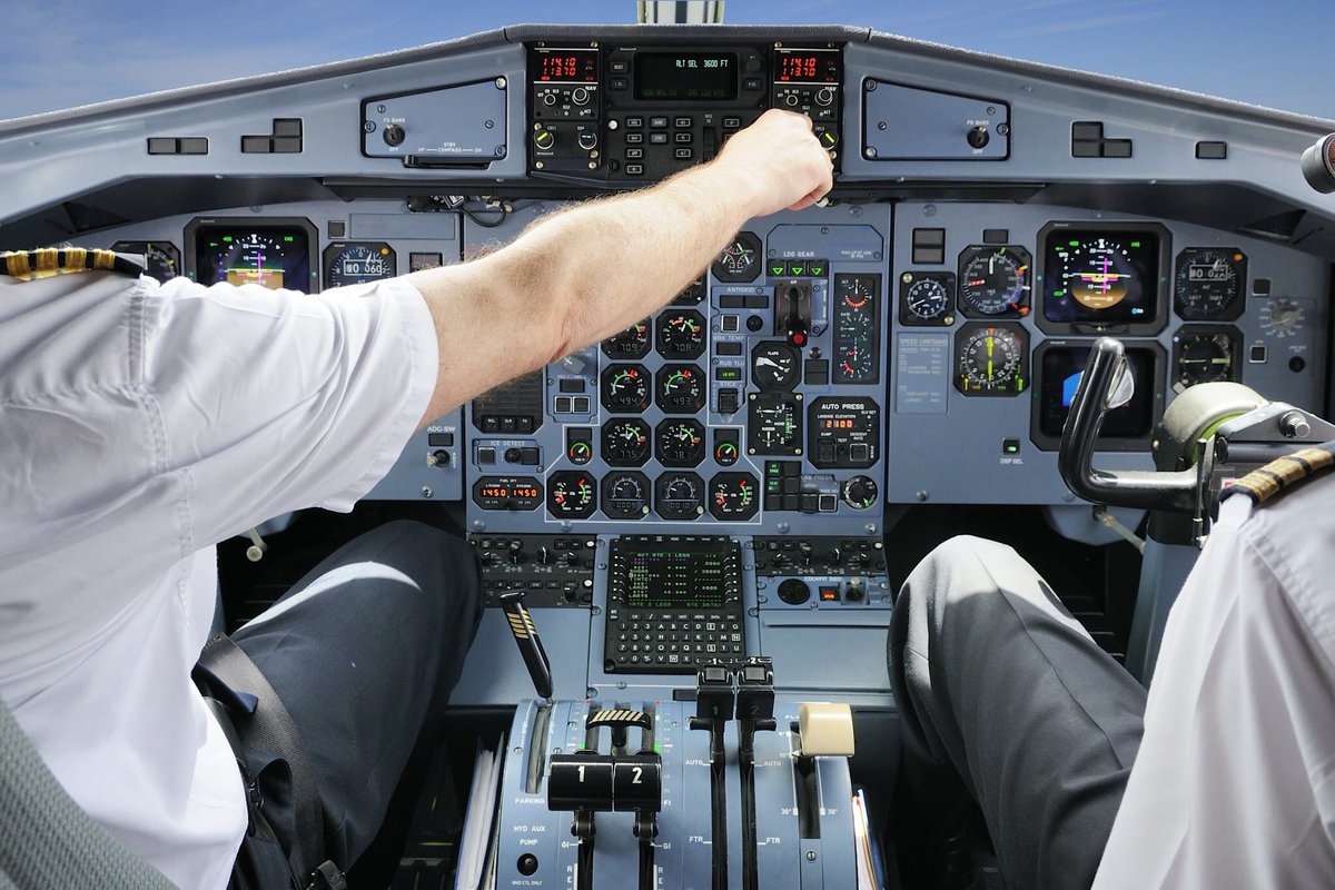 AirpointCS's tweet photo. 📢 @AirEuropa anuncia nueva convocatoria dirigida a #comandantes y #copilotos de #ATR. Toda la info la tenéis en el enlace. 👉https://t.co/F8UesIh0ly
Recordaros que en @AirpointCS disponemos de un curso de Acceso a Aerolíneas. 👉 https://t.co/hIwlcf6b6Q. https://t.co/8m1lXVxqgM