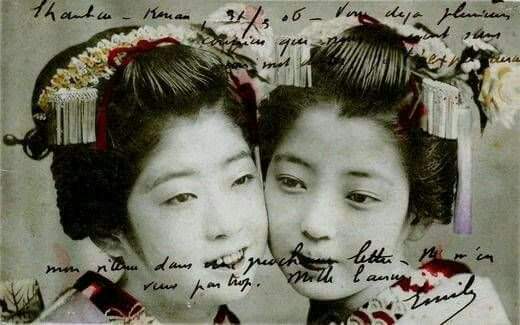 西条昇の浅草エンタメ散歩 明治の女性たちシリーズ 明治時代の舞妓 半玉 二名のアイドル的な頬寄せツーショットの絵葉書 舞妓二名だと こうした頬寄せパターンが多いね 明治美人 芸者 舞妓 明治時代 T Co 5etqm1cwsr Twitter