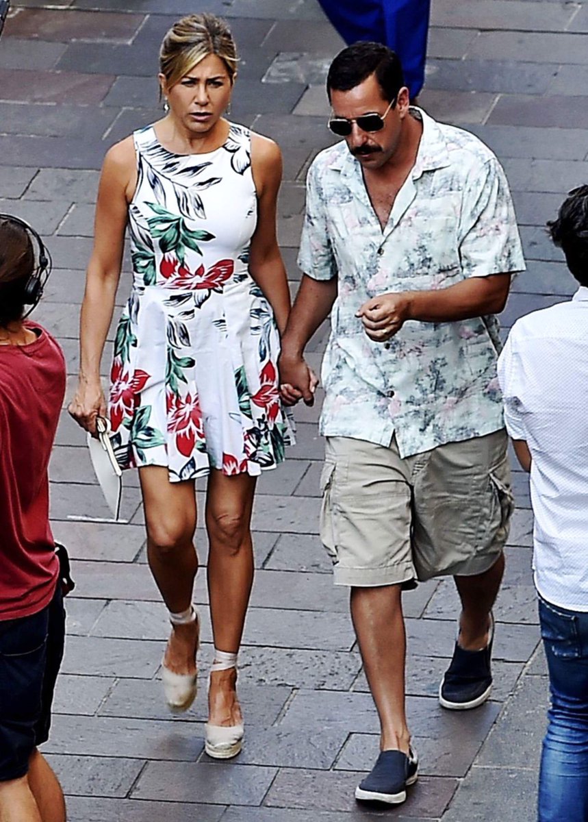 Hugo Gloss On Twitter Jennifer Aniston E Adam Sandler Estao Gravando Agora Pelas Ruas De Milao Uma Nova Comedia Da Netflix O Filme Se Chama Murder Mistery E Narra A Historia De