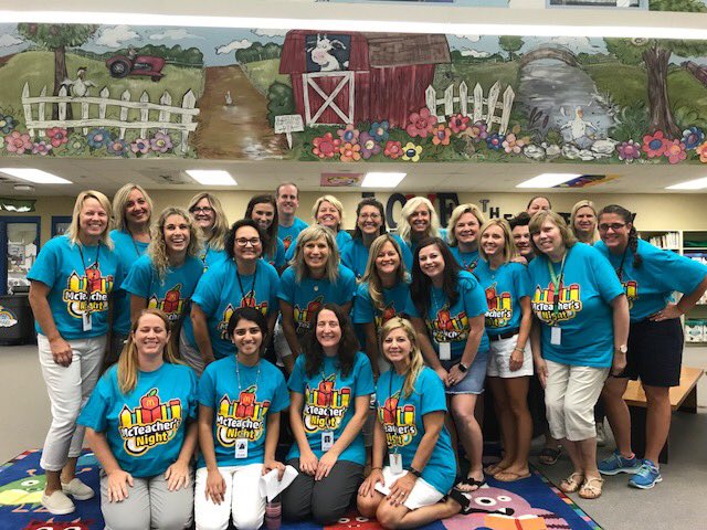 PattersonPDogs's tweet photo. Patterson teachers will be McServing you at 95th St McDonalds from 4-7 today! Come out and be served by your favorite teachers!  #mcfun #mcteachers #patterson25 https://t.co/hC6oSYjIpX