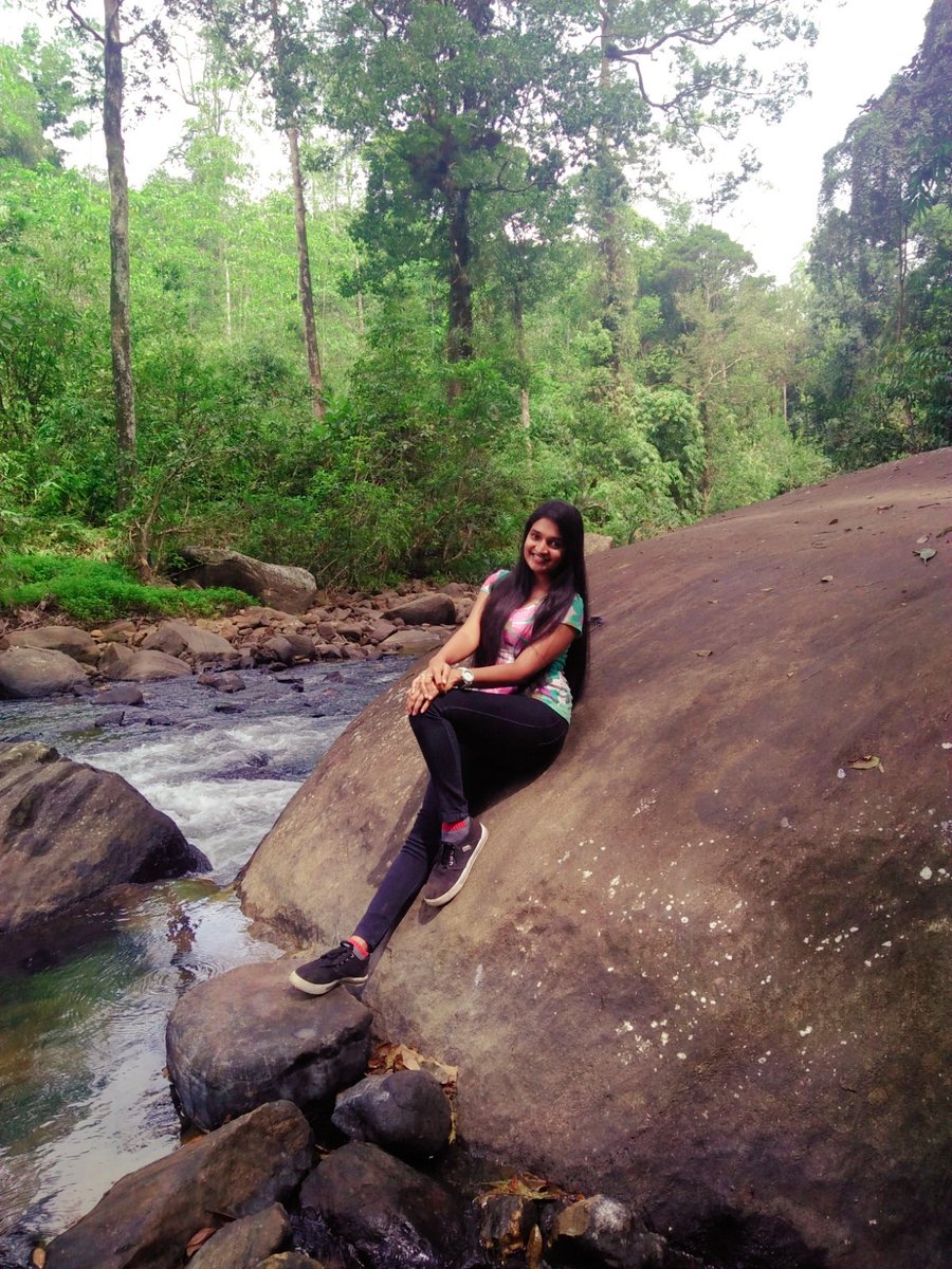 Ishini99's tweet photo. #LoveMyself💜 https://t.co/EkwXEBMMIa