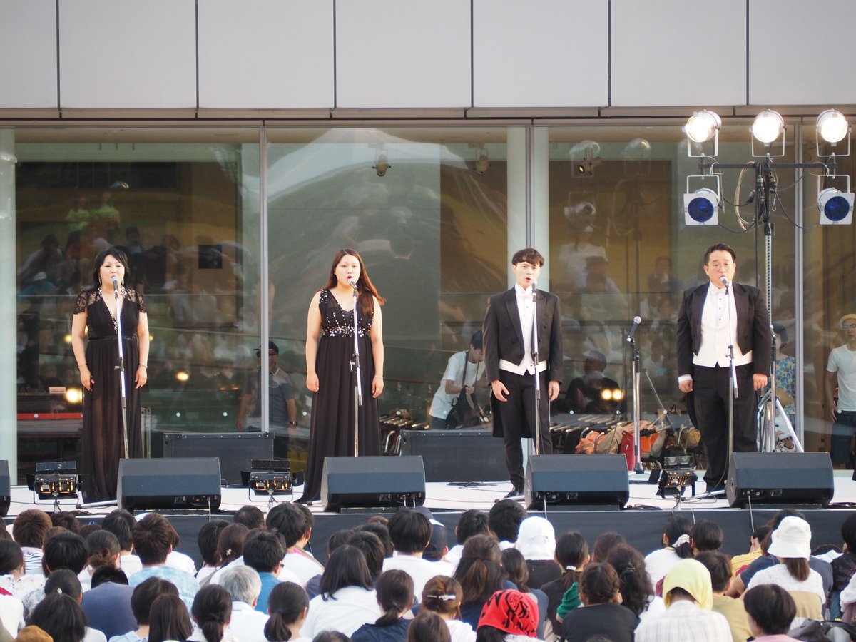 bigmt0758's tweet photo. ファイナルステージ振り返り②、アジア交流ゲスト枠。3枚目のNarin@釜山のボイパさんが遠目には見た目といい身のこなしといい、某ほ〇たつにしか見えない(笑) #KAT2018 #ファイナルステージ https://t.co/d1MBpRtKca
