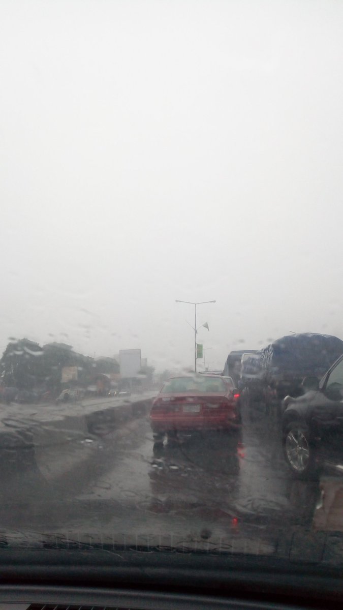 Gidi_Traffic's tweet image. "@atatcharles: @Gidi_Traffic huge Traffic jam at GARRISON junction due to rain please plyers/Commuters take another route. #GIDITRAFFIC #PHtraffic