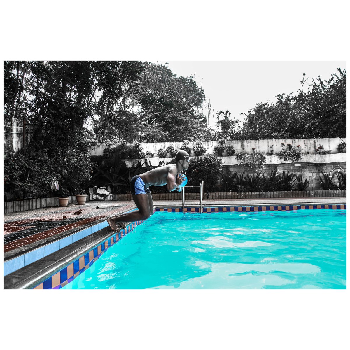 r_accelerate's tweet photo. 🌠 Med Ball Throw Start. It puts the athlete in a more optimal angle for acceleration, allowing them to produce more force during the start. Make sure the athlete achieves full extension whenever med ball throws are incorporated into sprint. #raccelerate #swimmers https://t.co/mUFMBvQT30