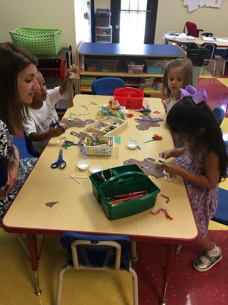 Decorating our Gingerbread Men in Ms. Katherine’s Pre-K class @KAnderson_PreK  #Trinitylearns