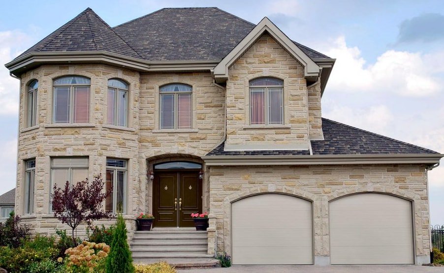 MetropolitanGar's tweet image. The Flush door in the Kanata Collection is a fantastic choice for your home. The doors' contemporary look in combination with its' energy efficiency will satisfy the needs of every homeowner! 

#garagedoorsupplier #garagedoorservices #curbappealmatters #steelgaragedoors