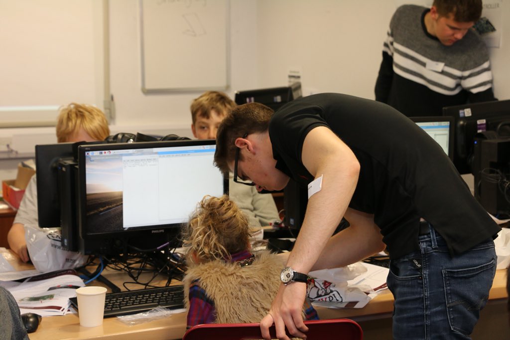 AKS_PiCamp's tweet photo. Pi Camp Day 1
@AKSSchool @AKSComputing https://t.co/OsjFW2cqCp