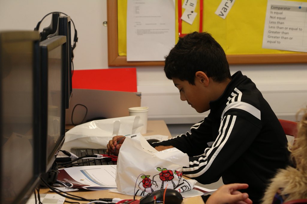 AKS_PiCamp's tweet photo. Pi Camp Day 1
@AKSSchool @AKSComputing https://t.co/OsjFW2cqCp