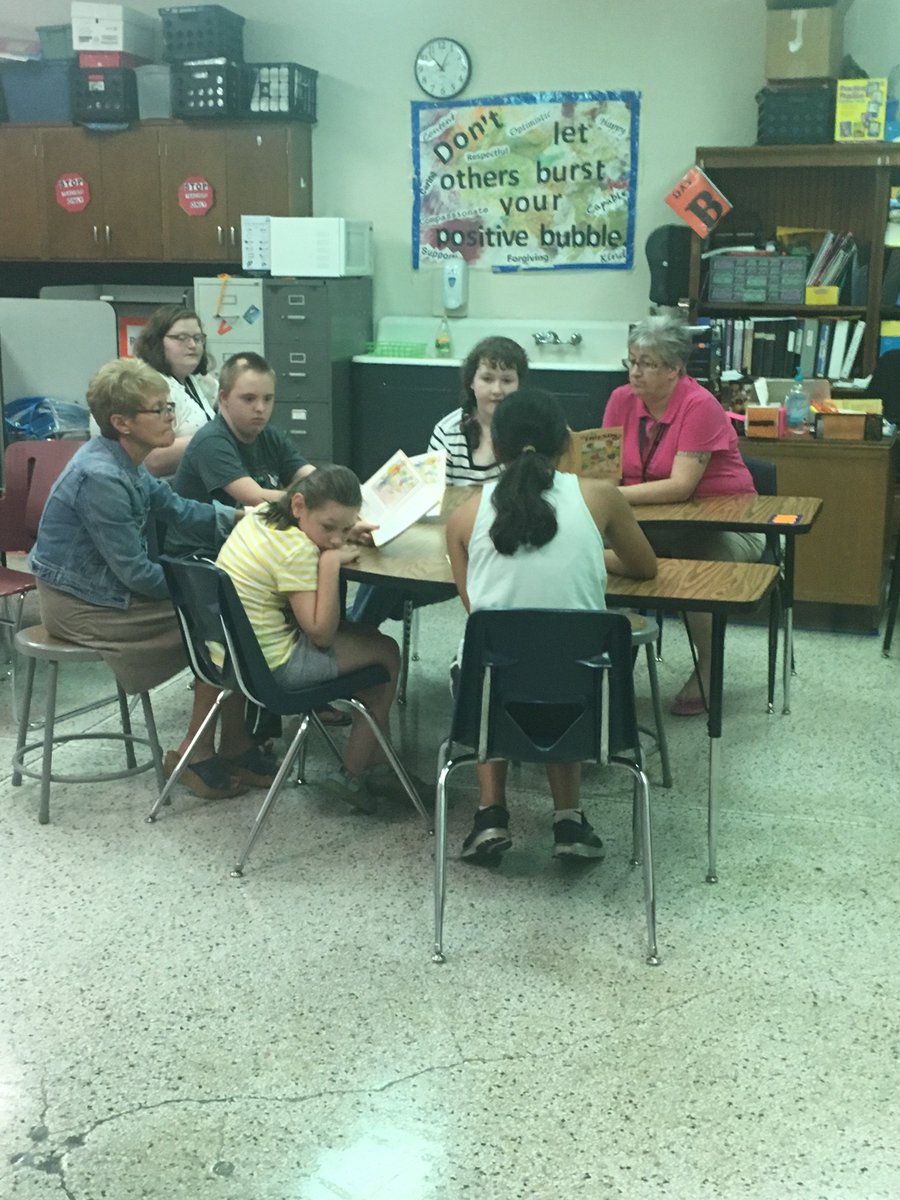 jrmclaugh's tweet photo. Peer helpers doing some shared and guided reading with the transition reading students! #washpride https://t.co/4YXdEAFAaL