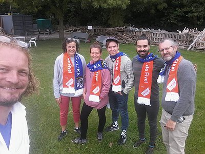 Internationaal gezelschap neergestreken op 't Zandt bit.ly/2PNIP3K