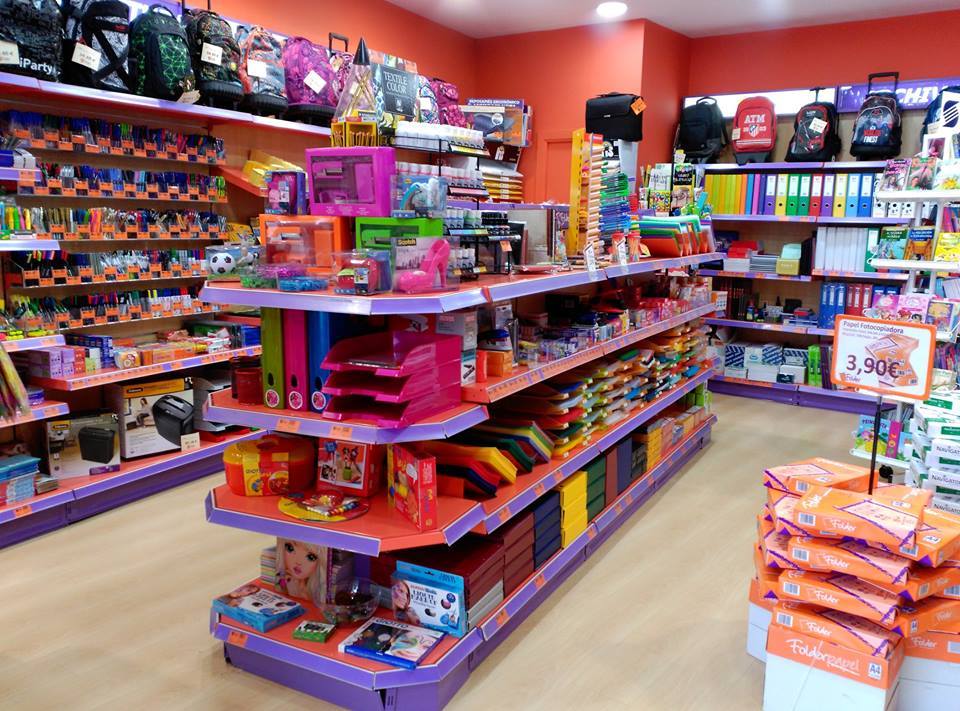 Folder ya está con nosotros. Además de ser líderes en precios de material de oficina y papelería, también ofrecen un descuento adicional con "El CuponACHO del 25% en mochilas y estuches!!!
En Murcia, Orihuela y Elche