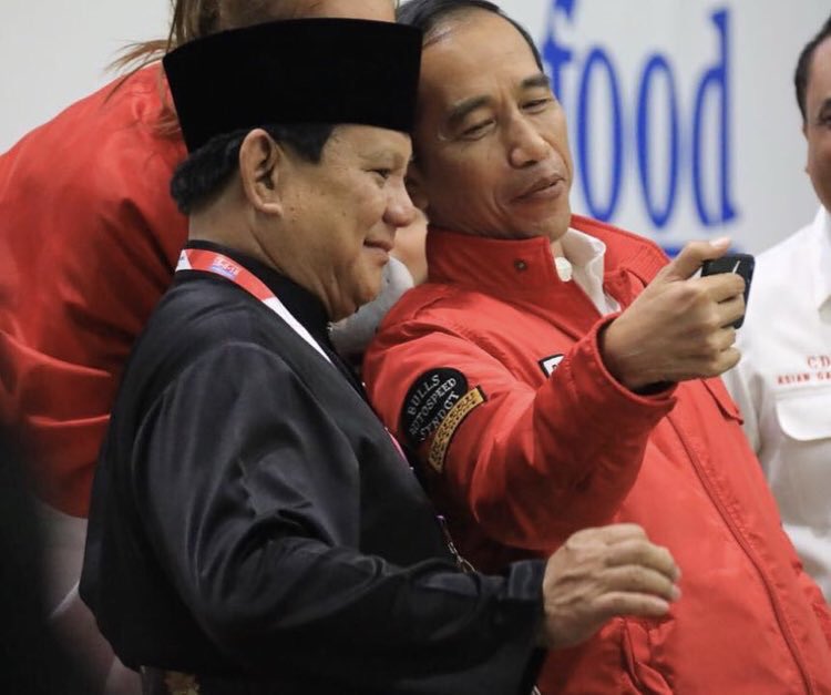 “biru, selfie”

“yeeeeeeee”