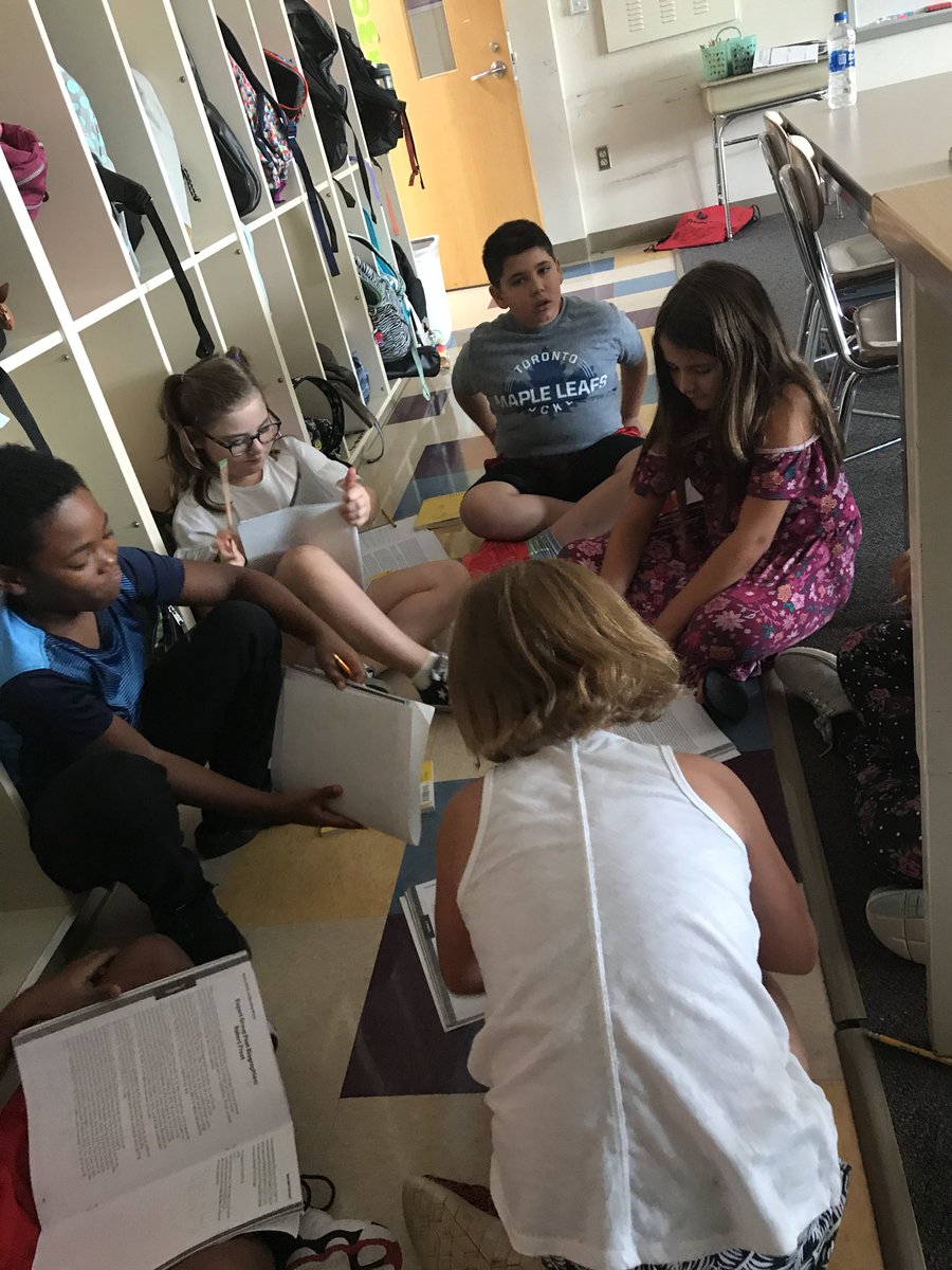 Williams4thBCE's tweet photo. Group discussions about various poets!! #iteach4th https://t.co/HjNaS07YVH
