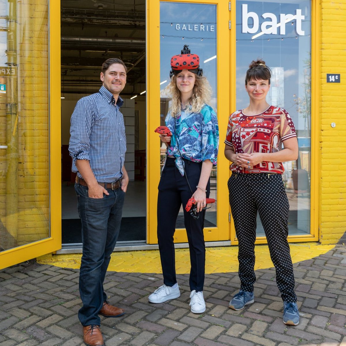 Tijdens de Kunstnacht slaan het @VRLabNijmegen en <a href="/GalerieBart/">Galerie Bart</a> de handen ineen! Kunstenaar Roos Mulder wordt gewapend met VR-bril en virtuele kwasten. Lees hier meer over hun plannen in een interview met @NijmegenCultuur: nijmegencultuurstad.nl/nieuws/nijmeeg…