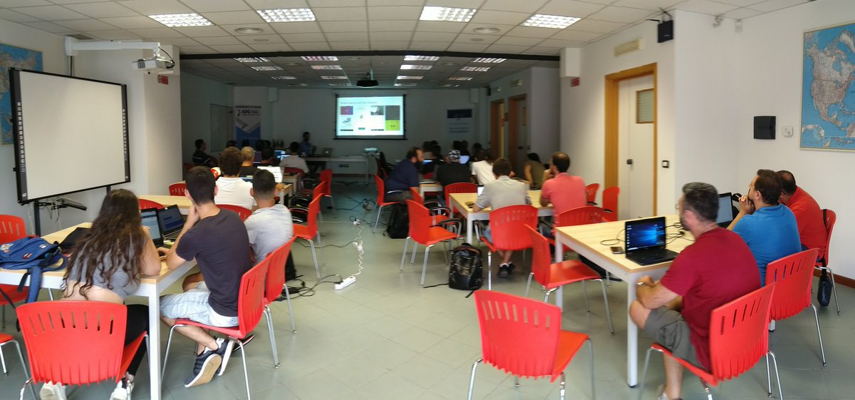 GDG_Palermo's tweet image. Primo appuntamento da @ArcaIncubatore a #Palermo per la #flutterStudyJams. Studiamo @flutterio con @fabryx1992