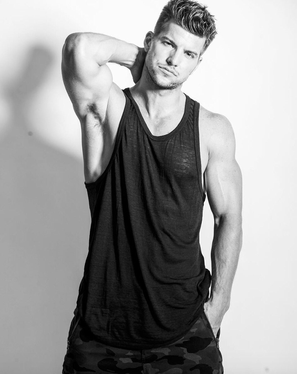 magicmikelive's tweet photo. Our #MagicMikeLive family just keeps growing! Join us in wishing a very Happy Birthday to #BrandonFoster, and CONGRATS on the upcoming birth of his son! We love you, Brandon!! 🎁👶 https://t.co/UL1uHEOGjP