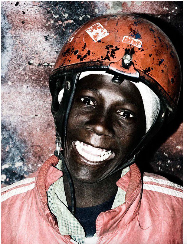 lowcausse's tweet photo. #Gauteng Les #RedAntz de retour à @Visapourlimage , cette fois ci via James Oatway. Pour mémoire, le travail de Guy Tillim mené en 04 sur les expulsions des black holes d' #Egoli (  https://t.co/vlyAIyWX4c) et notre reportage pour #Geo en 08 avec Richard Mark Dobson https://t.co/NgVPZjep2f