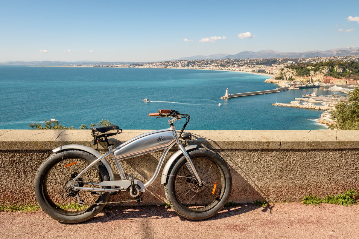 Visitez Nice sur nos vélos électriques vintage, avec style et sans effort ! 
#nice #nicemaville #visit #tourism #veloelectrique #velo #vintage #retro