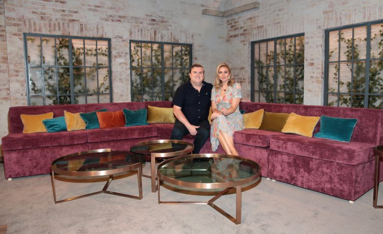 Who wants a preview of the new #WeekendAM set? Ta-daaaa