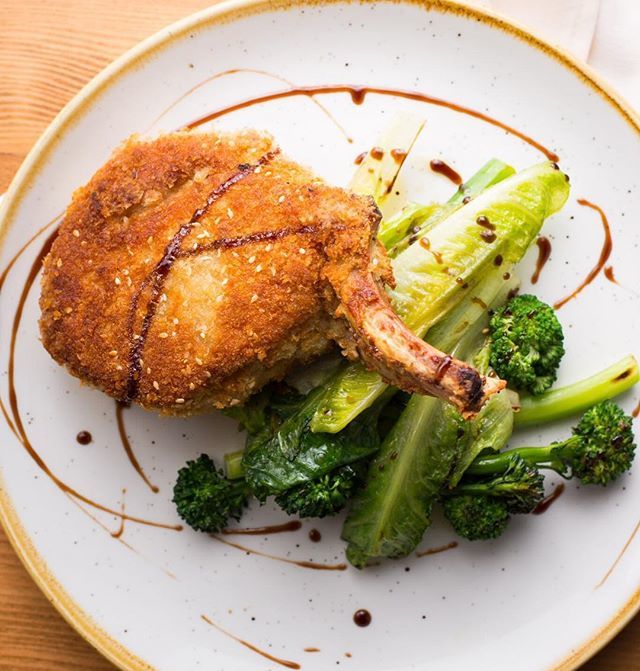 Trust us, this bad boy is juicy! Not your mom’s pork chop. (Sorry Mom!) Quite possibly the best thing on the menu and that’s saying something. Get in here rookies! 🍸 #findyourtonic #porkchop ift.tt/2BZaITG