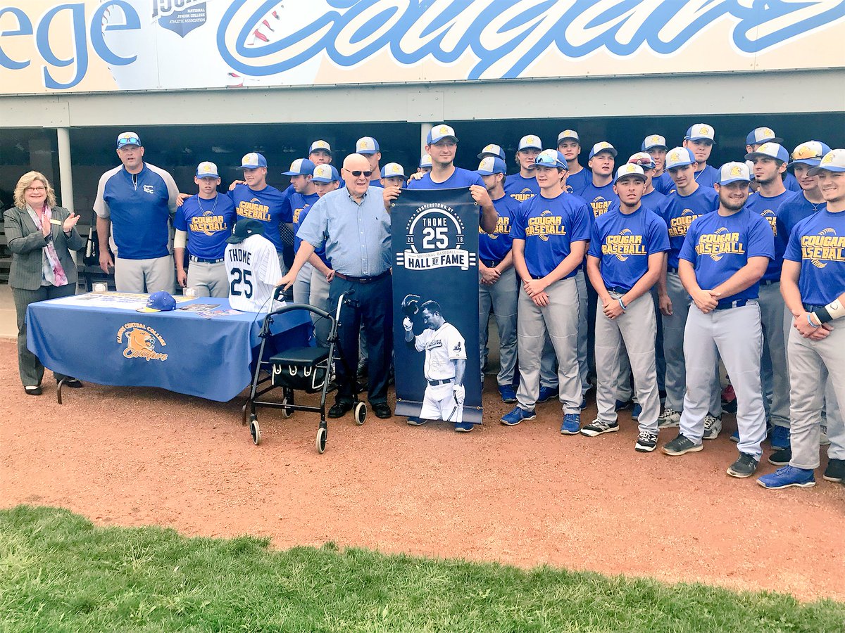 Chazf_tv's tweet image. The Jim Thome celebration continues, this time locally over at ICC. Chuck Thome presented a signed banner from Cooperstown to the @ICC_CougarBsbll. Tune into @HOIABC_News at 5:30 for more!