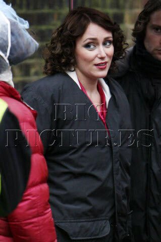 ashesfans's tweet photo. BEHIND THE SCENES: Keeley Hawes behind filming Ashes to Ashes series 1! @Misskeeleyhawes #ashestoashes #bollyknickers #alexdrake #keeleyhawes https://t.co/tVWF1E4LZ4