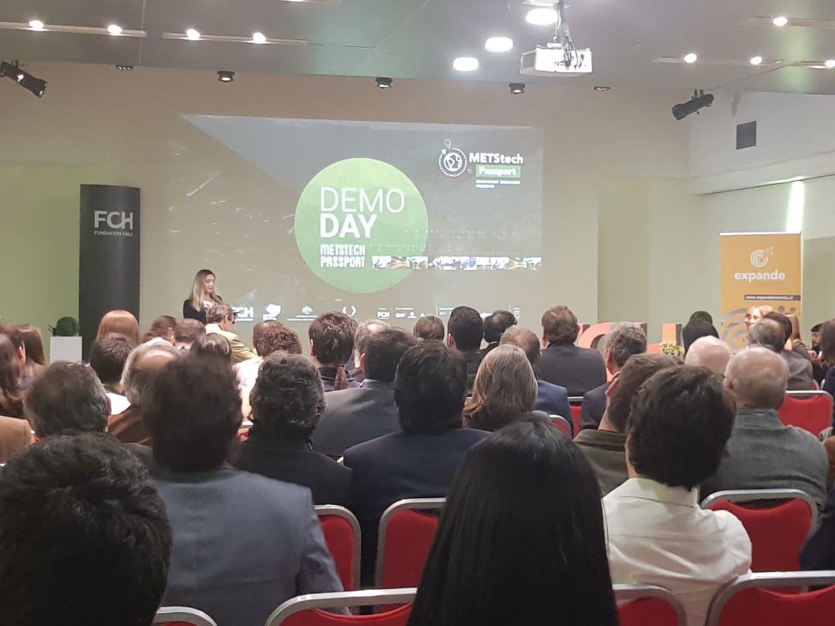 fundacionchile's tweet photo. ¡Felicitamos a los 6 finalistas del programa #METStechPassport que hoy presentan en este Demo Day organizado por @AustradeLATAM, @METSIgnited y nuestro programa de innovación abierta en minería #Expande: #Aiko #Timining #MiningTAG #VIZUTIRE #INEXLink #ETT! https://t.co/wiUDHFtCIn