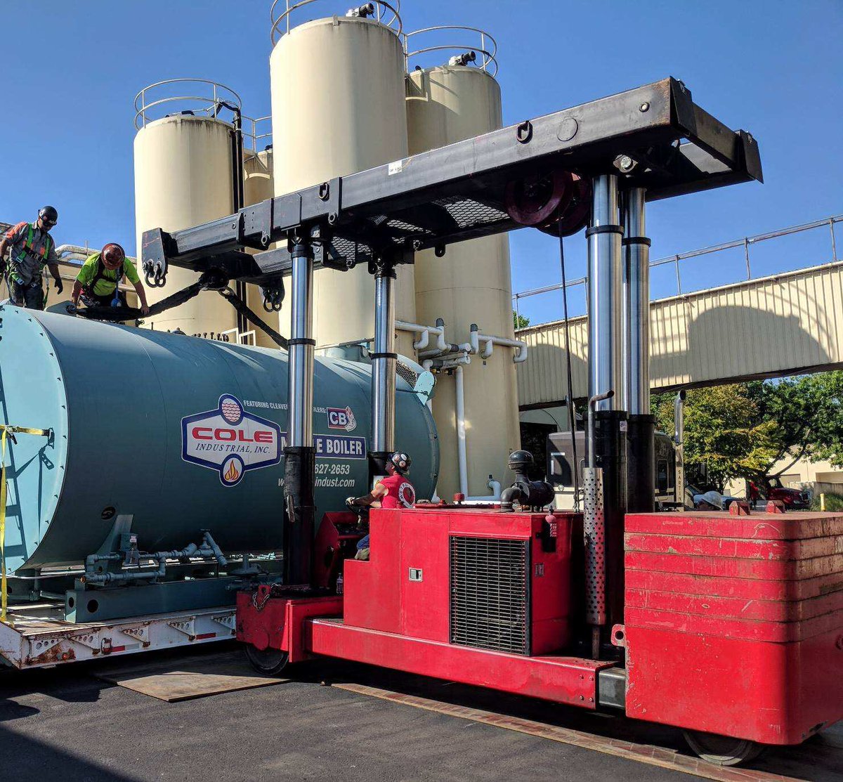 MetroRigging's tweet photo. Brian, Bryan, Jon and David doing work! #metrorigging #boilers #rigging #heavyhaul #trilifter https://t.co/dnP5OeBPrR