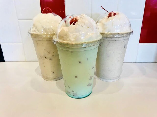 MOOYAHBurgers's tweet photo. “Visit #MOOYAH for a #MommyAndMe Date with Burgers &amp; Shakes Before the School Year Begins.”–@trendymomreview 🍔🥤 #mommyblogger #mommyandmedate #burgersandshakes #mommyandmetime #salad #veggieburger #kidsmeal #shake #summerofshakelove #kidtestedmomapproved https://t.co/ryCNtBRLBM https://t.co/xscTYepvIw