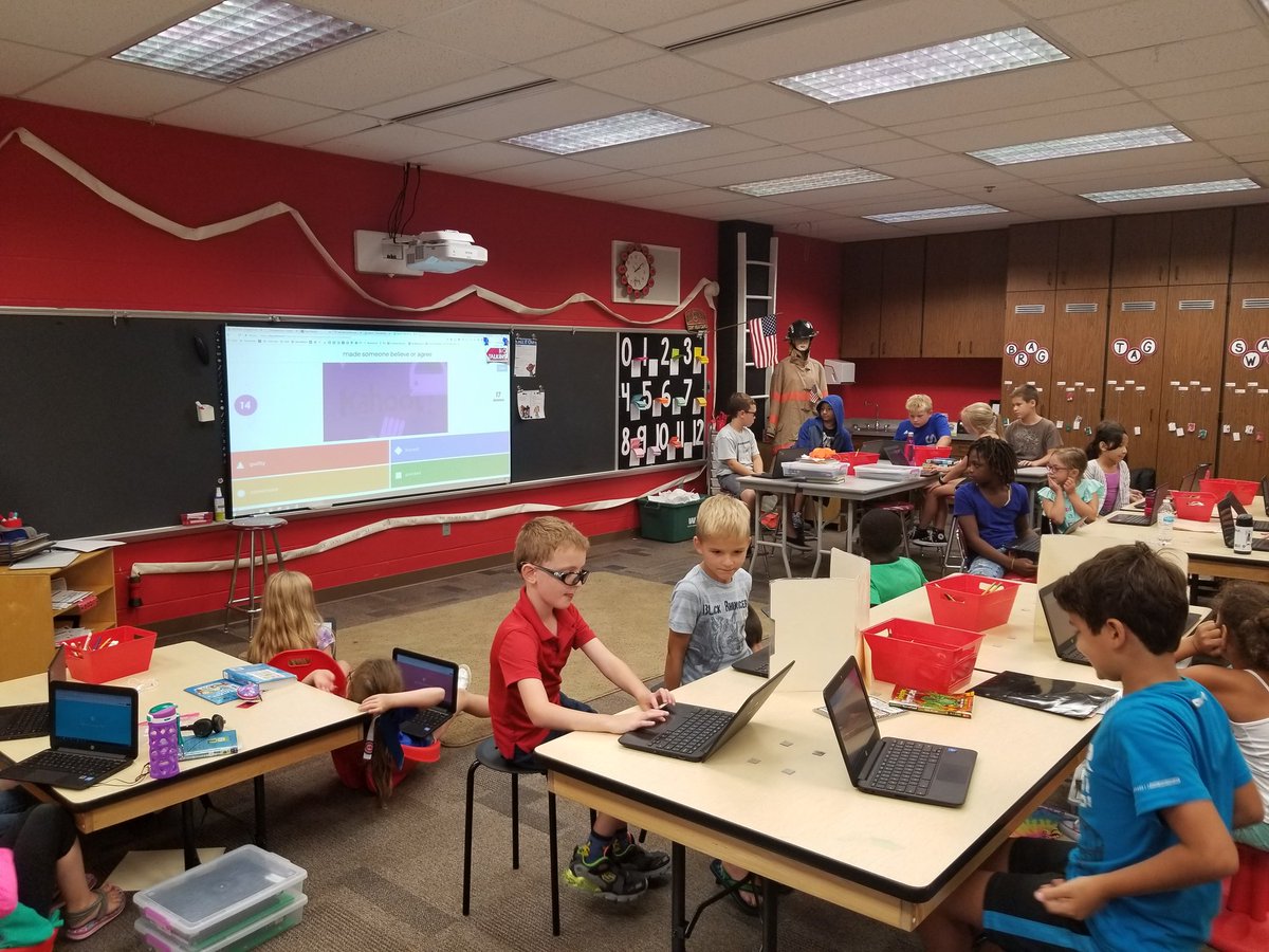 KMLuebcke3's tweet photo. Playing a little Kahoot to review our reading story this week. #3rdgrade #Kahoot https://t.co/BfI1LFVz3p